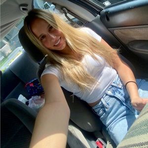 Meet your Posher, Alivia